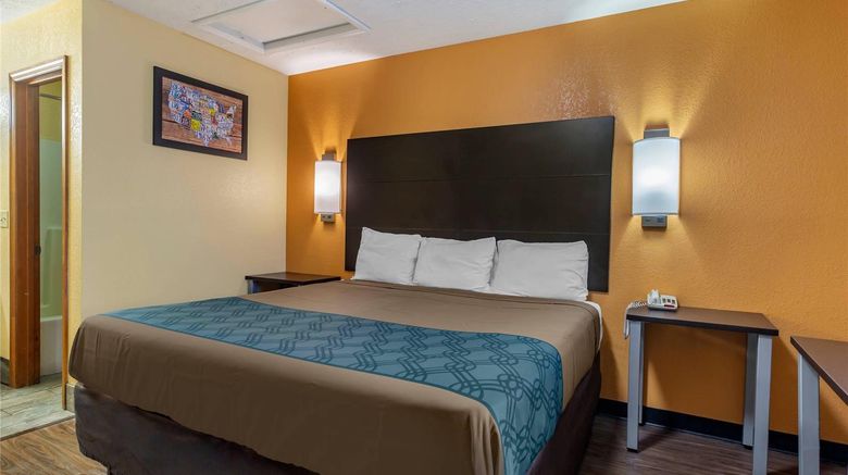 <b>Econo Lodge Nashville North Room</b>. Images powered by <a href="https://iceportal.shijigroup.com/" title="IcePortal" target="_blank">IcePortal</a>.