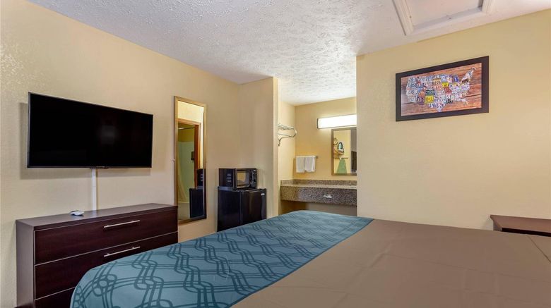 <b>Econo Lodge Nashville North Room</b>. Images powered by <a href="https://iceportal.shijigroup.com/" title="IcePortal" target="_blank">IcePortal</a>.