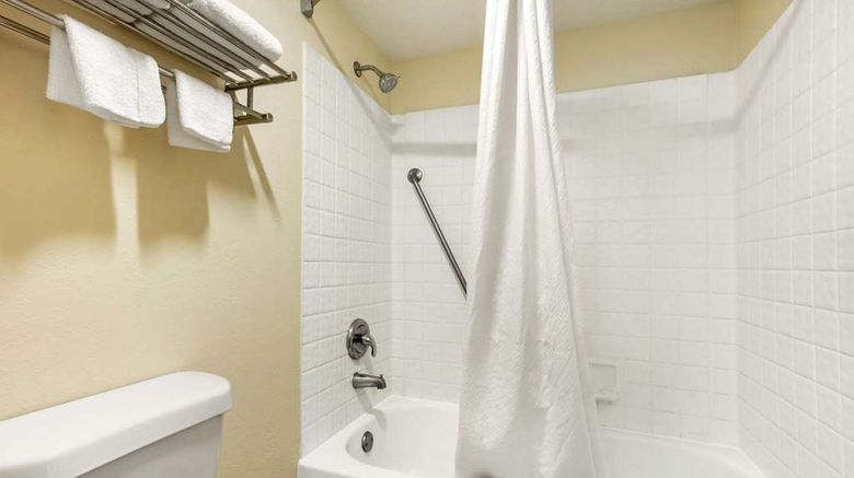 <b>Econo Lodge Chattanooga Northeast - Ooltewah Room</b>. Images powered by <a href="https://iceportal.shijigroup.com/" title="IcePortal" target="_blank">IcePortal</a>.
