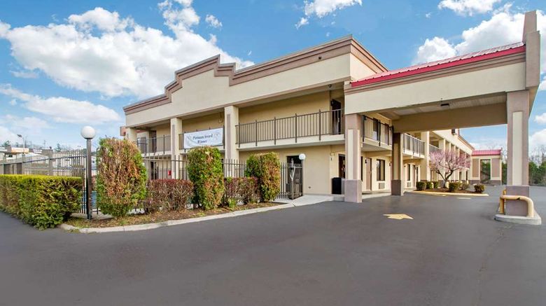 <b>Econo Lodge Lenoir City Exterior</b>. Images powered by <a href="https://iceportal.shijigroup.com/" title="IcePortal" target="_blank">IcePortal</a>.