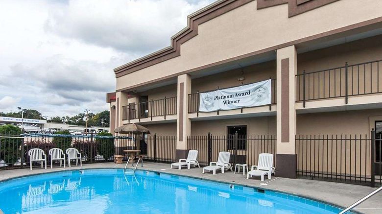 <b>Econo Lodge Lenoir City Pool</b>. Images powered by <a href="https://iceportal.shijigroup.com/" title="IcePortal" target="_blank">IcePortal</a>.