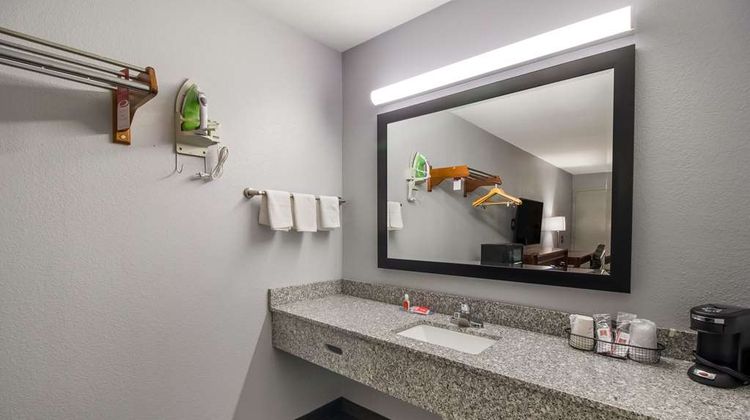 Econo Lodge Martin Room
