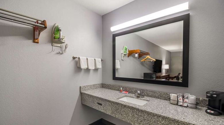 <b>Econo Lodge Martin Room</b>. Images powered by <a href="https://iceportal.shijigroup.com/" title="IcePortal" target="_blank">IcePortal</a>.