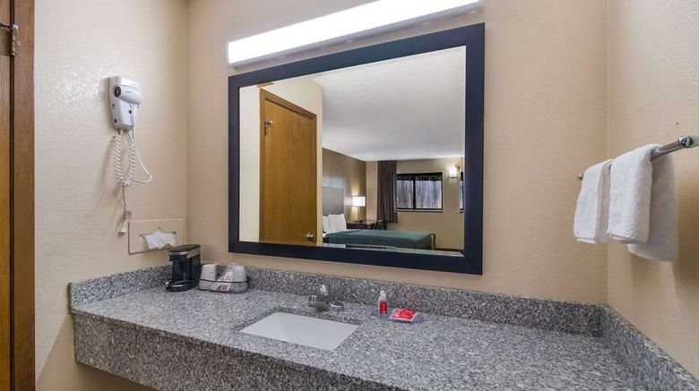 <b>Econo Lodge Martin Room</b>. Images powered by <a href="https://iceportal.shijigroup.com/" title="IcePortal" target="_blank">IcePortal</a>.