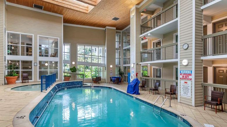 <b>Econo Lodge Riverside Pool</b>. Images powered by <a href="https://iceportal.shijigroup.com/" title="IcePortal" target="_blank">IcePortal</a>.