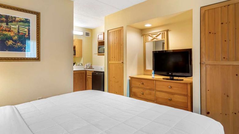 <b>Econo Lodge Riverside Room</b>. Images powered by <a href="https://iceportal.shijigroup.com/" title="IcePortal" target="_blank">IcePortal</a>.