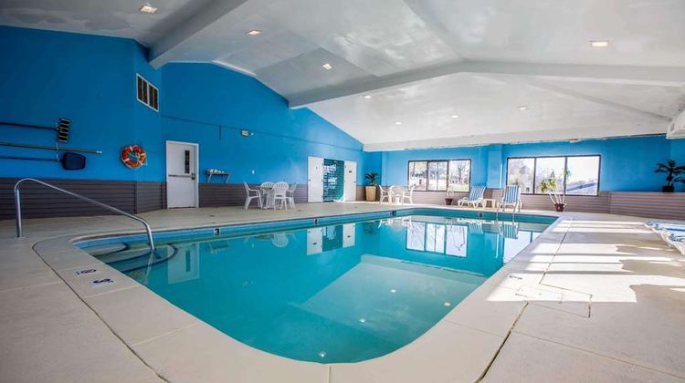 Quality Suites Hotel Morristown Pool