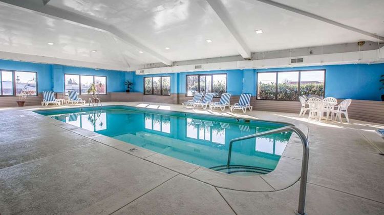 Quality Suites Hotel Morristown Pool