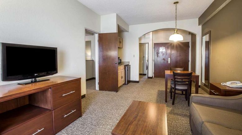 <b>Quality Suites Hotel Morristown Suite</b>. Images powered by <a href="https://iceportal.shijigroup.com/" title="IcePortal" target="_blank">IcePortal</a>.