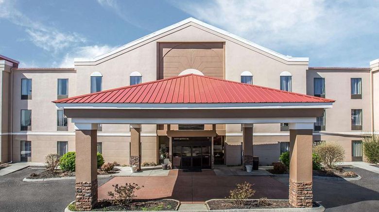 Quality Suites Hotel Morristown Exterior. Images powered by <a href="https://iceportal.shijigroup.com" target="_blank" rel="noopener">Ice Portal</a>.