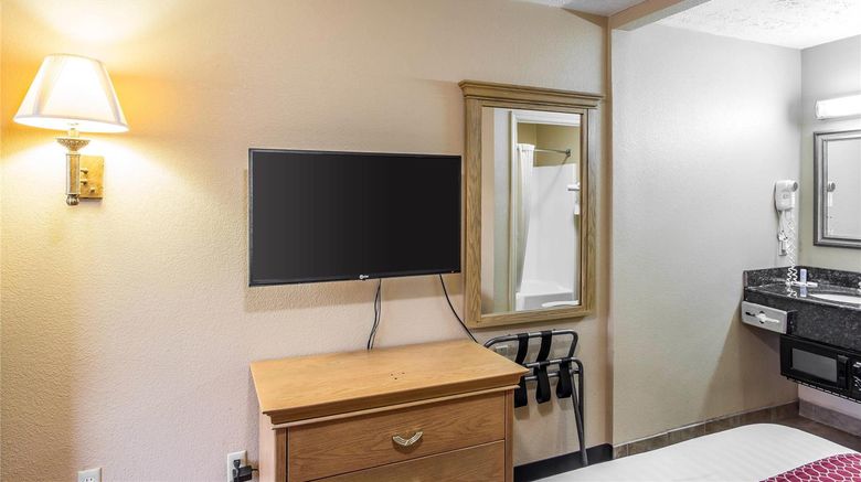 <b>Rodeway Inn Goodlettsville Room</b>. Images powered by <a href="https://iceportal.shijigroup.com/" title="IcePortal" target="_blank">IcePortal</a>.