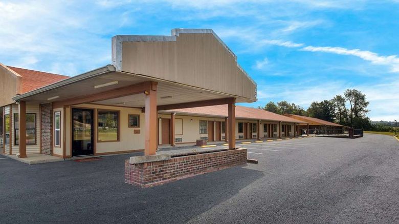 <b>Econo Lodge Cornersville Exterior</b>. Images powered by <a href="https://iceportal.shijigroup.com/" title="IcePortal" target="_blank">IcePortal</a>.
