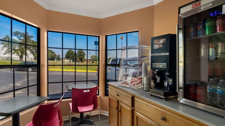 Econo Lodge Cornersville Lobby