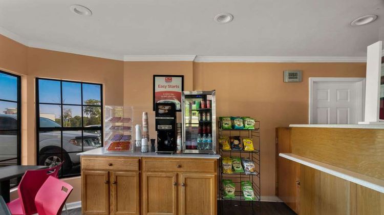 Econo Lodge Cornersville Lobby