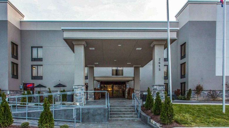 <b>Quality Suites Nashville Airport Exterior</b>. Images powered by <a href="https://iceportal.shijigroup.com/" title="IcePortal" target="_blank">IcePortal</a>.