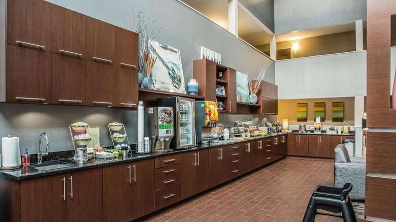 <b>Quality Suites Nashville Airport Restaurant</b>. Images powered by <a href="https://iceportal.shijigroup.com/" title="IcePortal" target="_blank">IcePortal</a>.