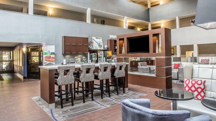 Quality Suites Nashville Airport Lobby