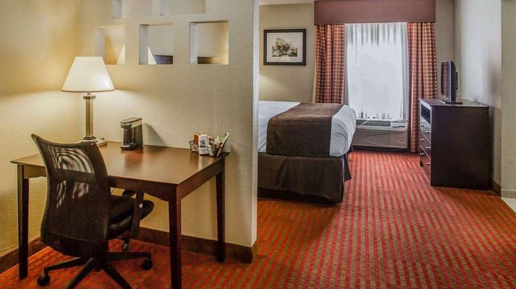 Quality Suites Nashville Airport Suite
