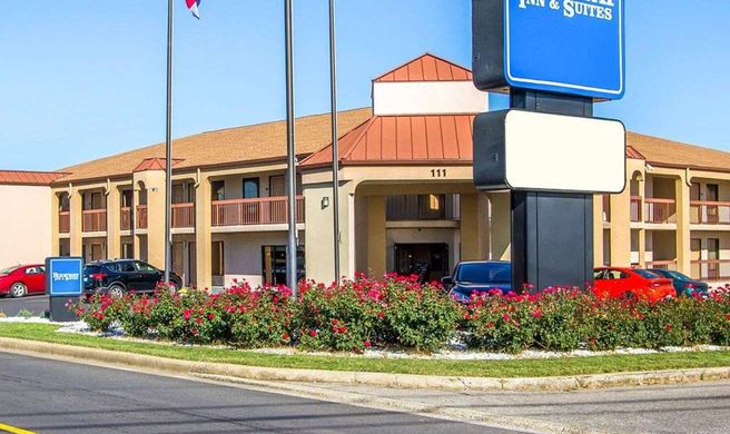 Rodeway Inn & Suites North Exterior