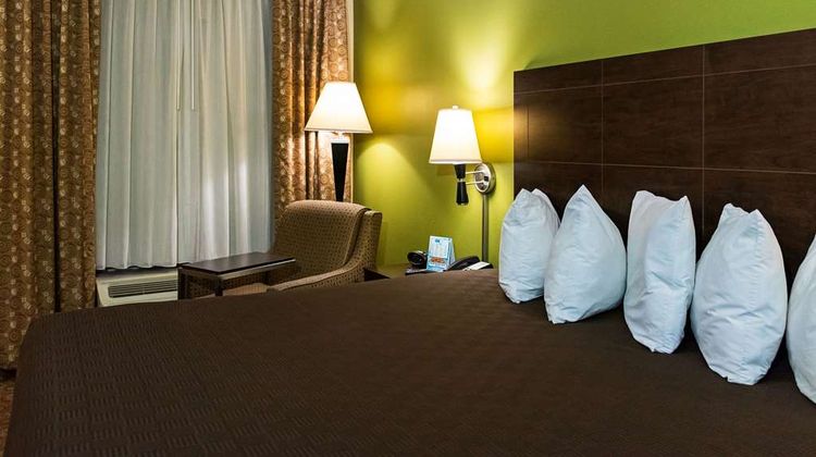 Rodeway Inn & Suites North Room