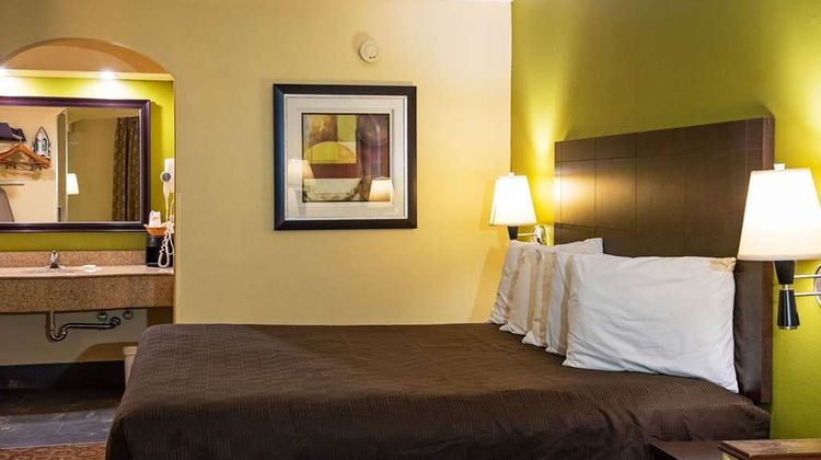 Rodeway Inn & Suites North Suite
