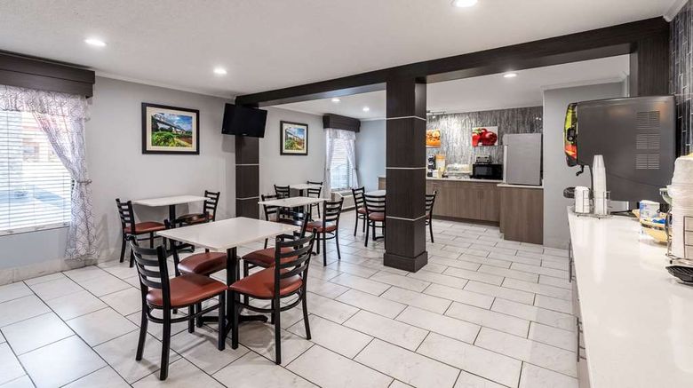 <b>Quality Inn Cleveland North Restaurant</b>. Images powered by <a href="https://iceportal.shijigroup.com/" title="IcePortal" target="_blank">IcePortal</a>.