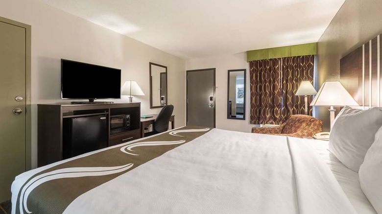 <b>Quality Inn Cleveland North Room</b>. Images powered by <a href="https://iceportal.shijigroup.com/" title="IcePortal" target="_blank">IcePortal</a>.
