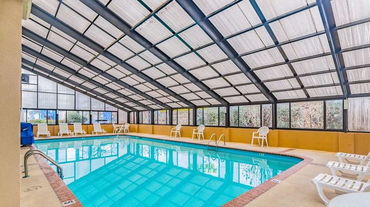 Quality Inn Goodlettsville Pool