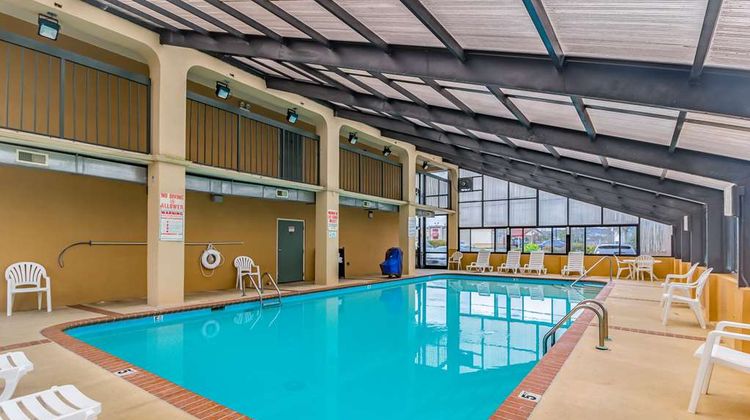 Quality Inn Goodlettsville Pool