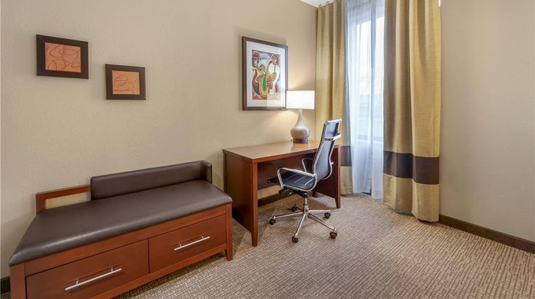 <b>Comfort Inn Memphis Downtown Suite</b>. Images powered by <a href="https://iceportal.shijigroup.com/" title="IcePortal" target="_blank">IcePortal</a>.