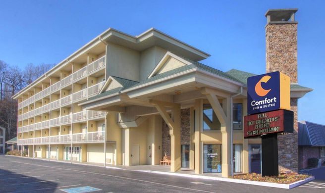 Comfort Inn & Suites at Dollywood Lane Exterior