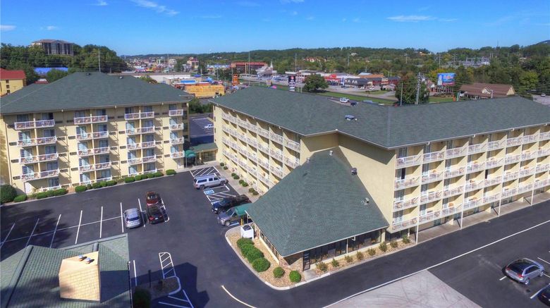 <b>Comfort Inn & Suites at Dollywood Lane Exterior</b>. Images powered by <a href="https://iceportal.shijigroup.com/" title="IcePortal" target="_blank">IcePortal</a>.