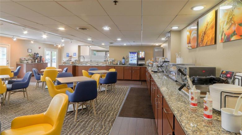 <b>Comfort Inn & Suites at Dollywood Lane Restaurant</b>. Images powered by <a href="https://iceportal.shijigroup.com/" title="IcePortal" target="_blank">IcePortal</a>.