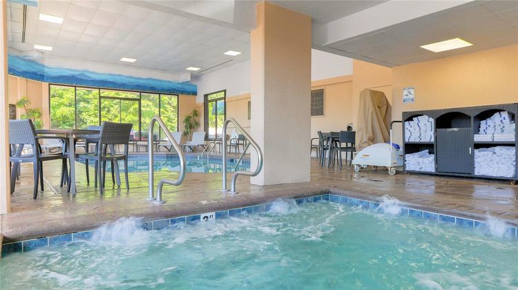 Comfort Inn & Suites at Dollywood Lane Pool