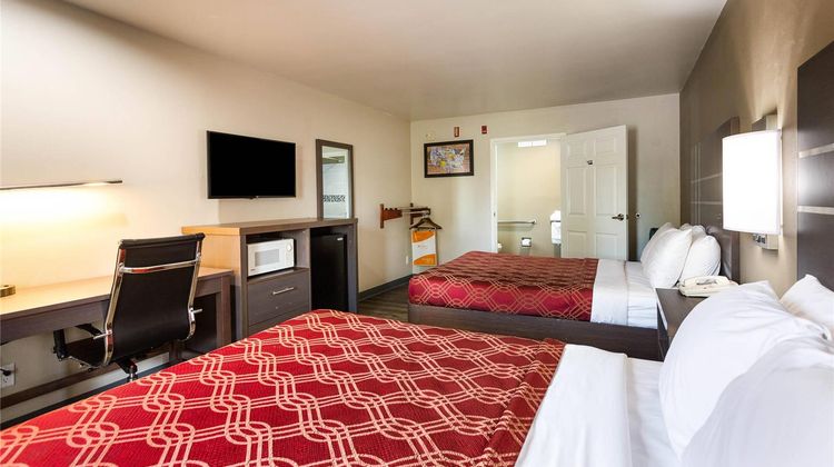 Econo Lodge Room