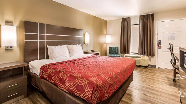 <b>Econo Lodge Room</b>. Images powered by <a href="https://iceportal.shijigroup.com/" title="IcePortal" target="_blank">IcePortal</a>.