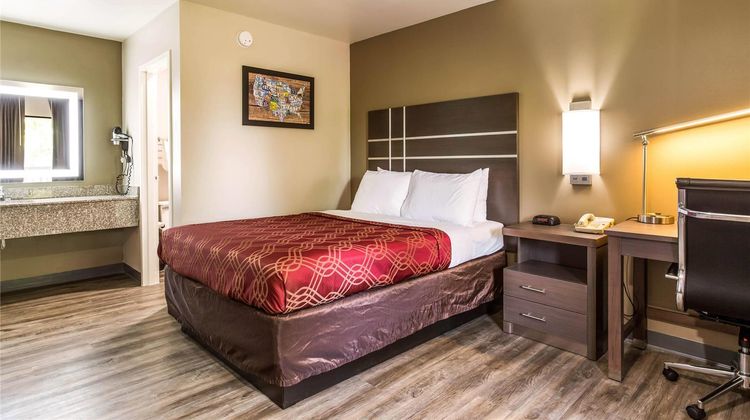 Econo Lodge Room