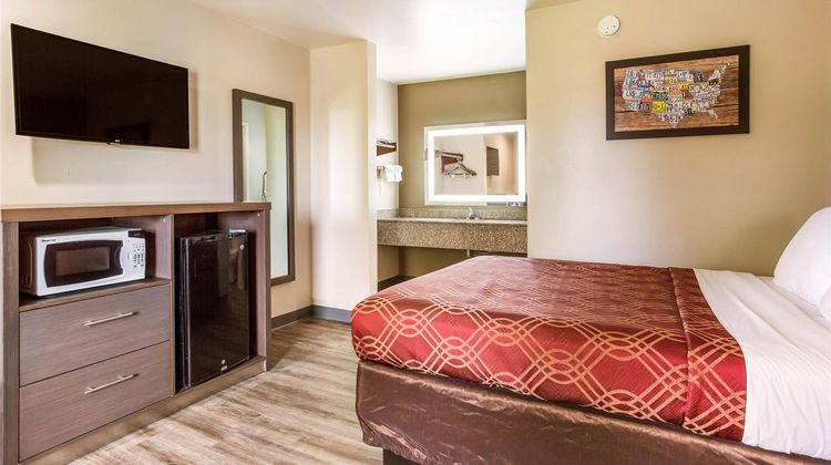 Econo Lodge Room