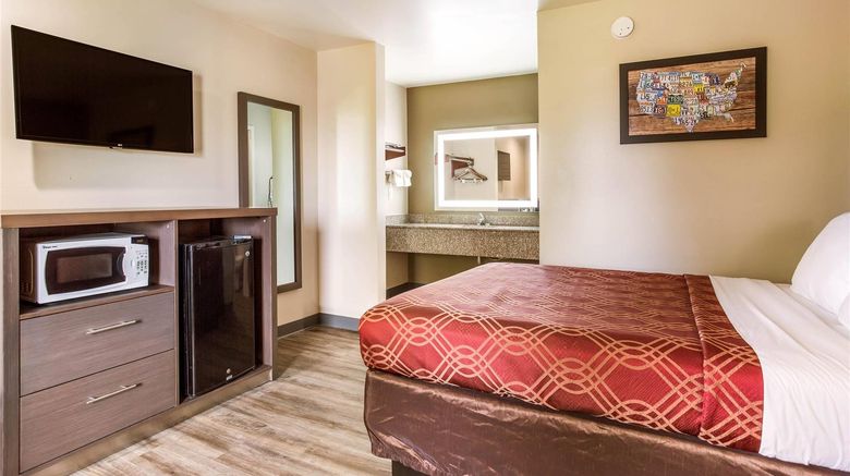 <b>Econo Lodge Room</b>. Images powered by <a href="https://iceportal.shijigroup.com/" title="IcePortal" target="_blank">IcePortal</a>.