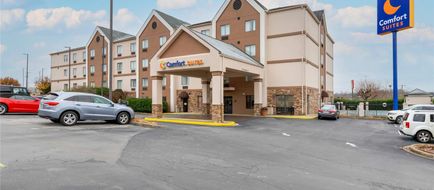 Comfort Suites Exterior