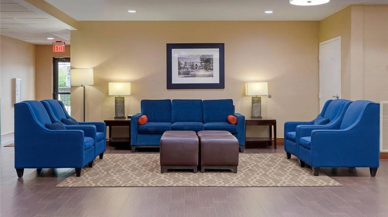 <b>Comfort Suites Lobby</b>. Images powered by <a href="https://iceportal.shijigroup.com/" title="IcePortal" target="_blank">IcePortal</a>.