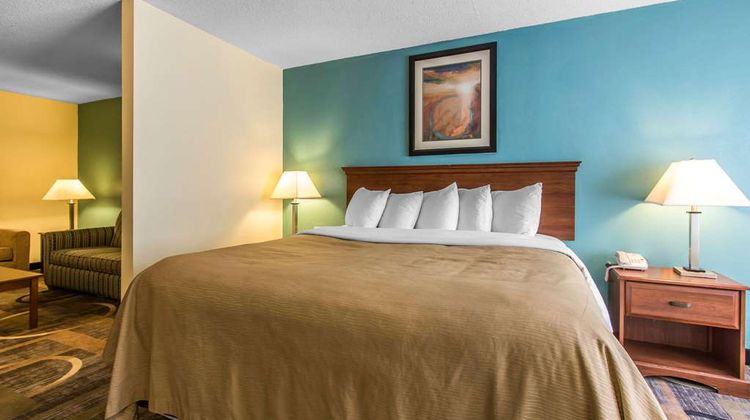 Quality Inn & Suites Suite