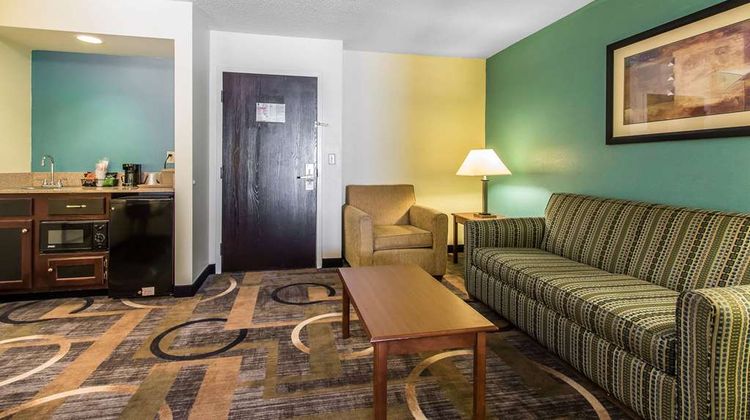 Quality Inn & Suites Suite