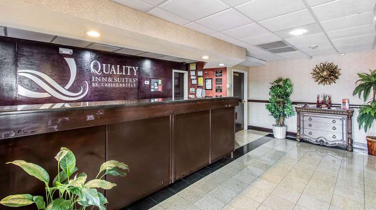 Quality Inn & Suites Lobby