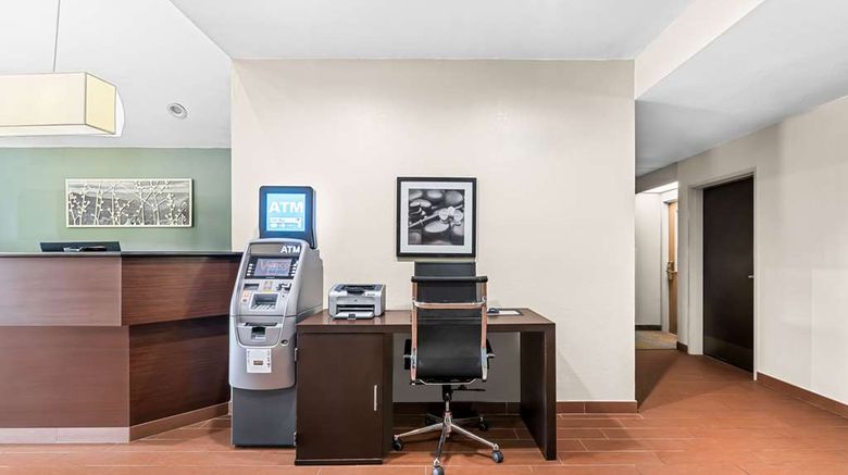 <b>Sleep Inn Lobby</b>. Images powered by <a href="https://iceportal.shijigroup.com/" title="IcePortal" target="_blank">IcePortal</a>.