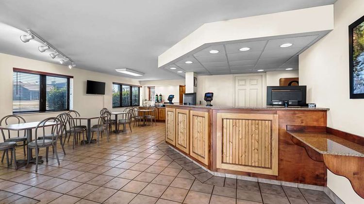 Quality Inn & Suites at Dollywood Lane Lobby