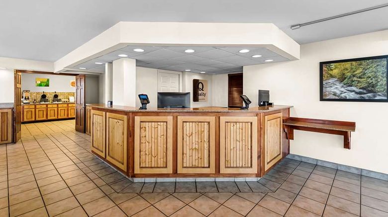 <b>Quality Inn & Suites at Dollywood Lane Lobby</b>. Images powered by <a href="https://iceportal.shijigroup.com/" title="IcePortal" target="_blank">IcePortal</a>.