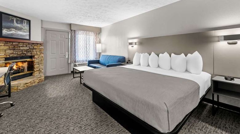 <b>Quality Inn & Suites at Dollywood Lane Room</b>. Images powered by <a href="https://iceportal.shijigroup.com/" title="IcePortal" target="_blank">IcePortal</a>.