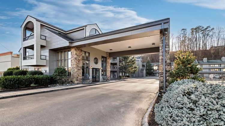 Quality Inn & Suites at Dollywood Lane Exterior