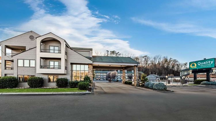Quality Inn & Suites at Dollywood Lane Exterior
